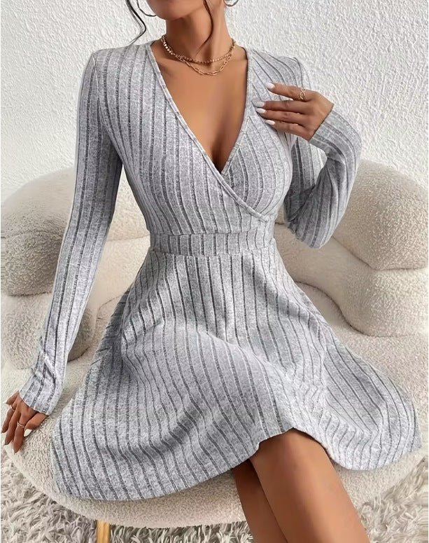 Elegant Long-sleeved Solid-color V-neck Waist-cinching Dress