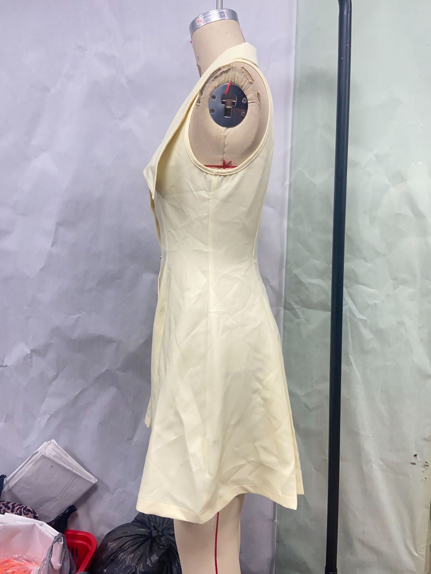 Elegant Lapel Sleeveless Waist-cinching A-line Dress