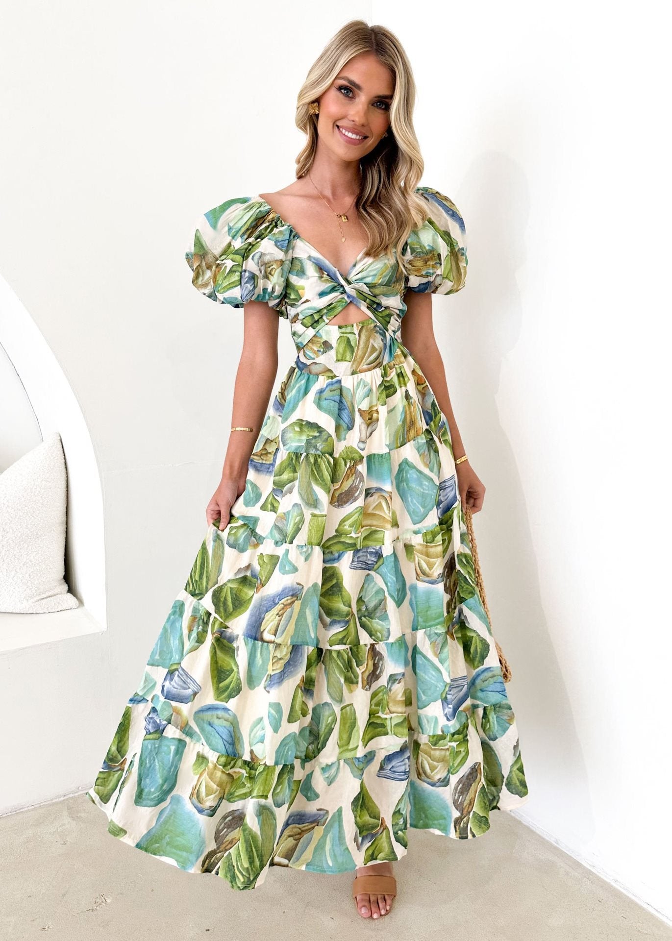 Elegant Figure-flattering High-end Dress With A Flared Silhouette Floral Print And Puffed Sleeves
